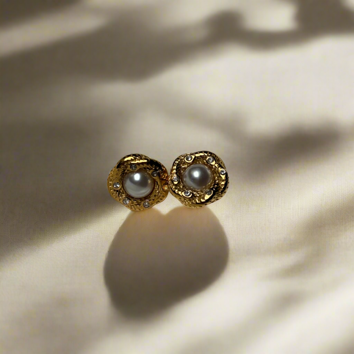 PEARLY HALO STUD