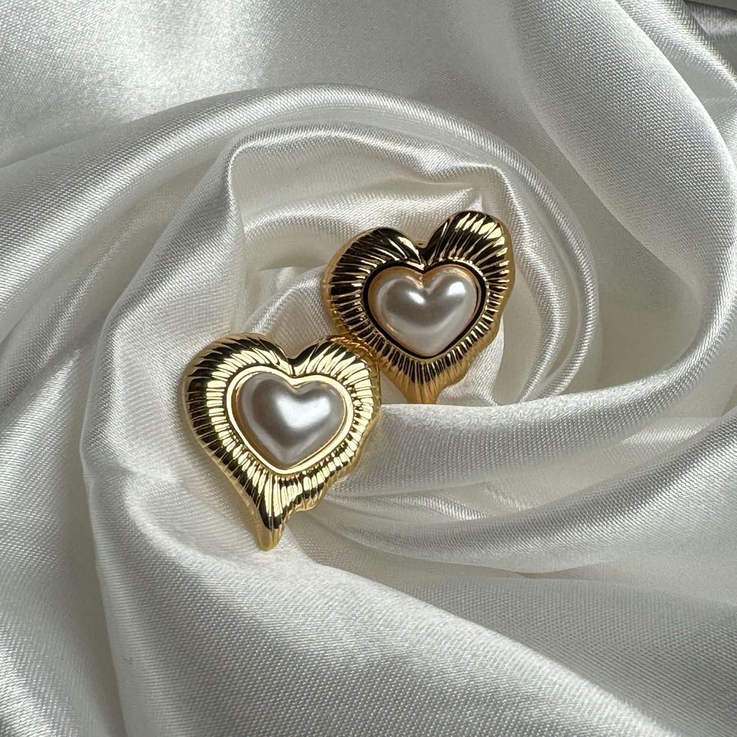 PEARLY HEART STUD