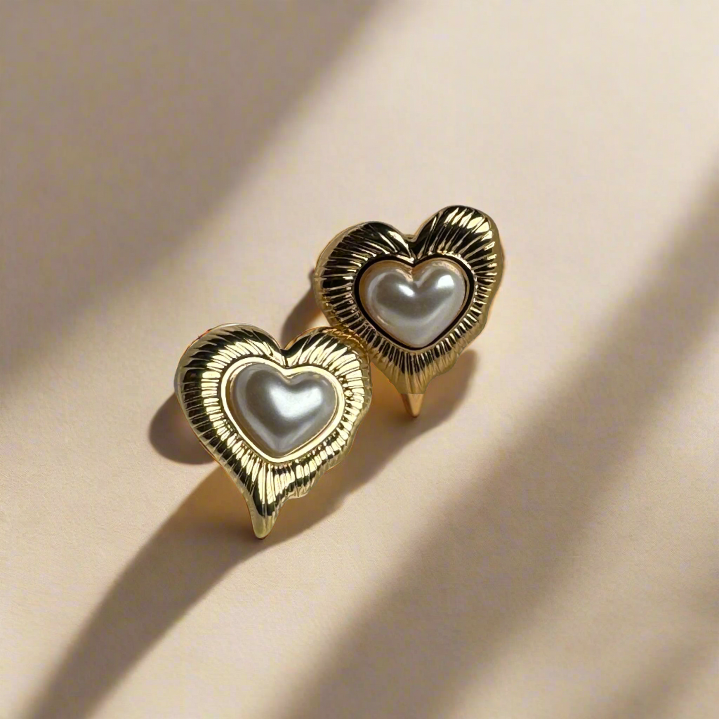 PEARLY HEART STUD