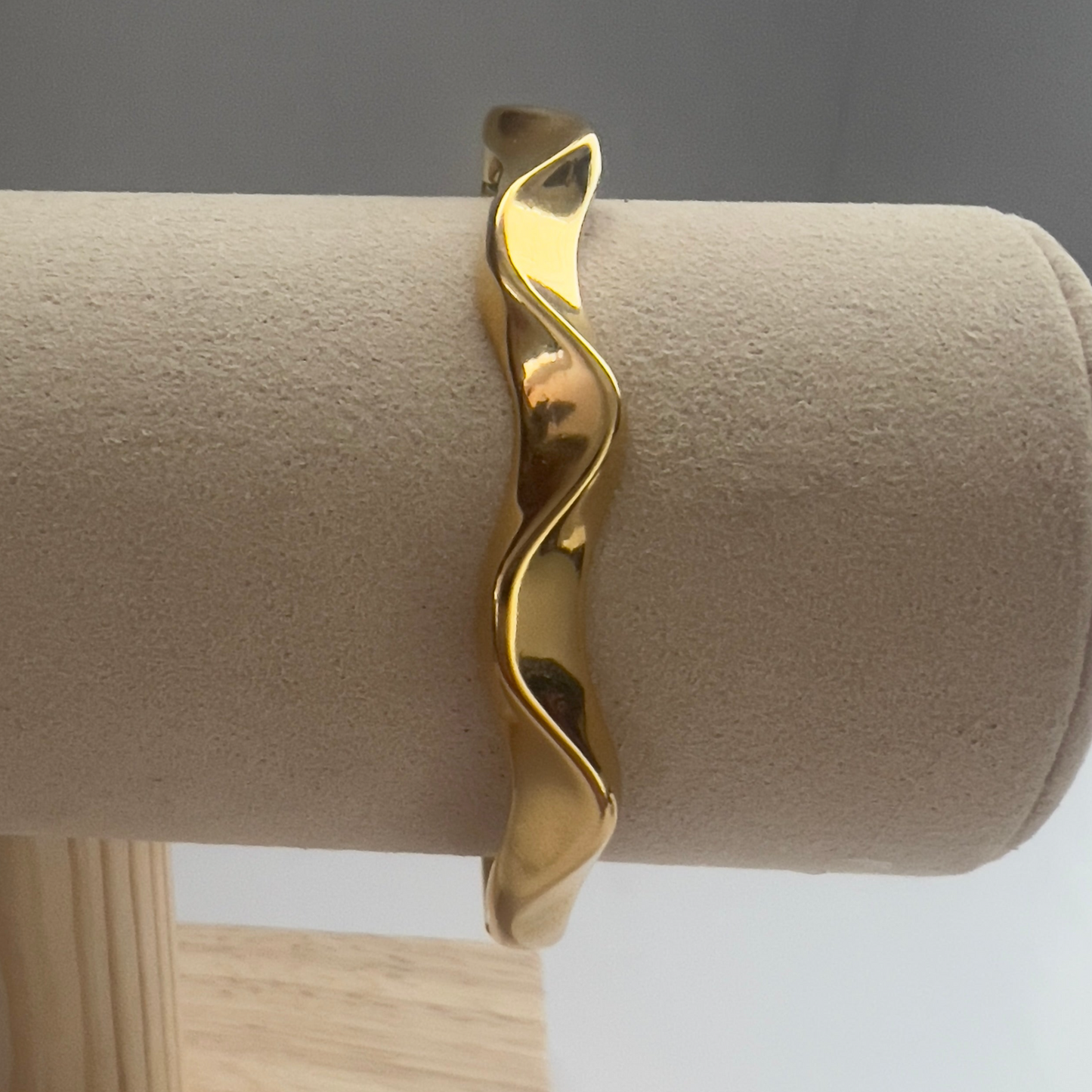 RIPPLE CUFF