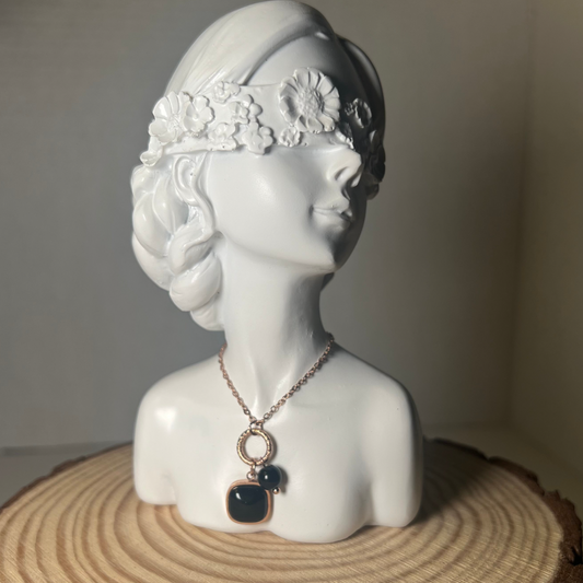 MOONLIT NOIR NECKLACE